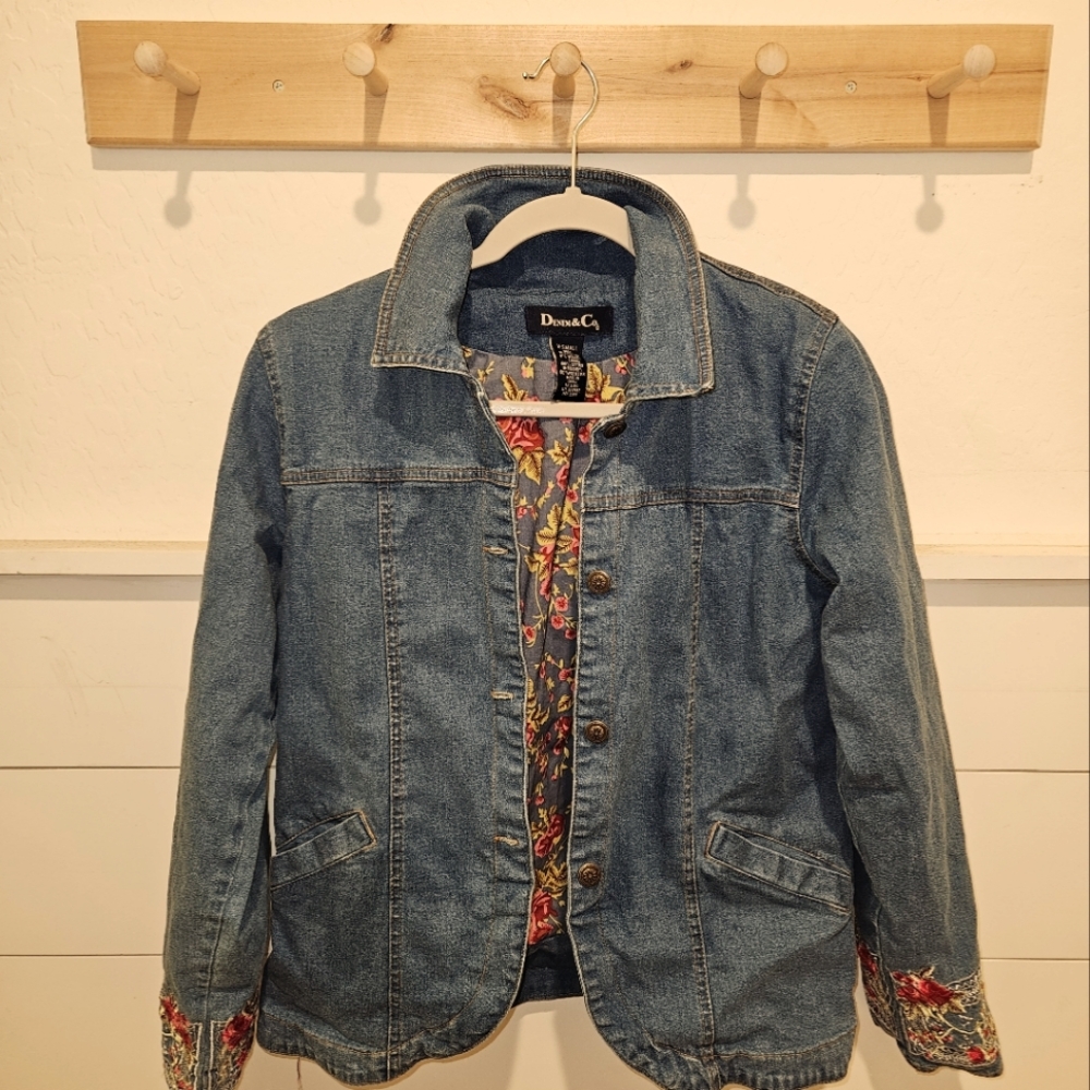 Jean jacket with embroidered flower sleeves